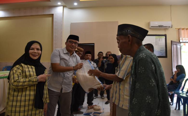 Wabup Lahmuddin Dampingi Wagub Idah Salurkan Bantuan Langsung Pangan